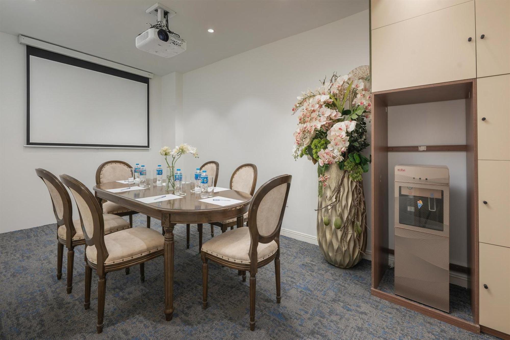 Westlake Pearl Suites & Spa 70 Xuan Dieu - By Pegasy Group — Photos 3