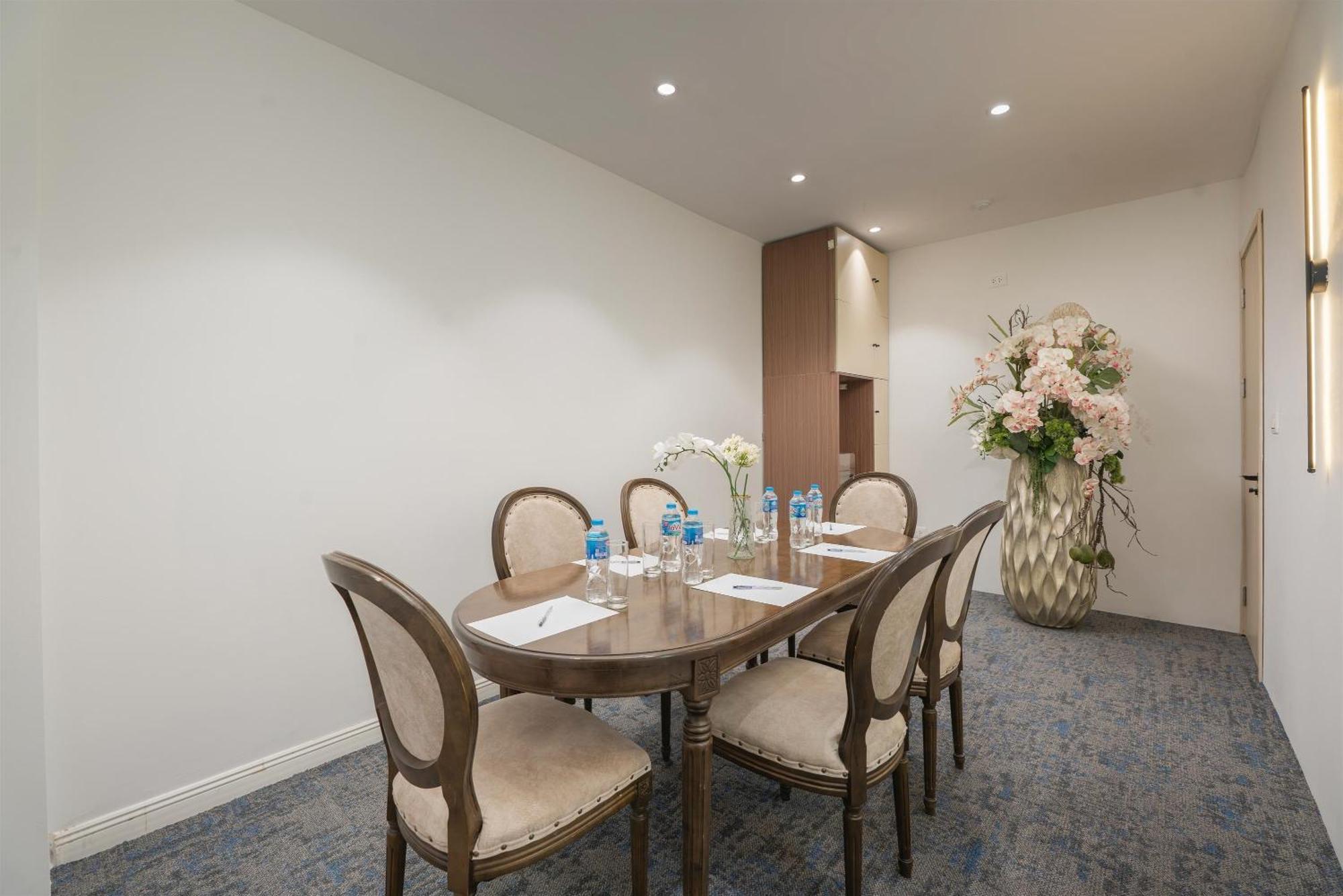 Westlake Pearl Suites & Spa 70 Xuan Dieu - By Pegasy Group — Photos 1